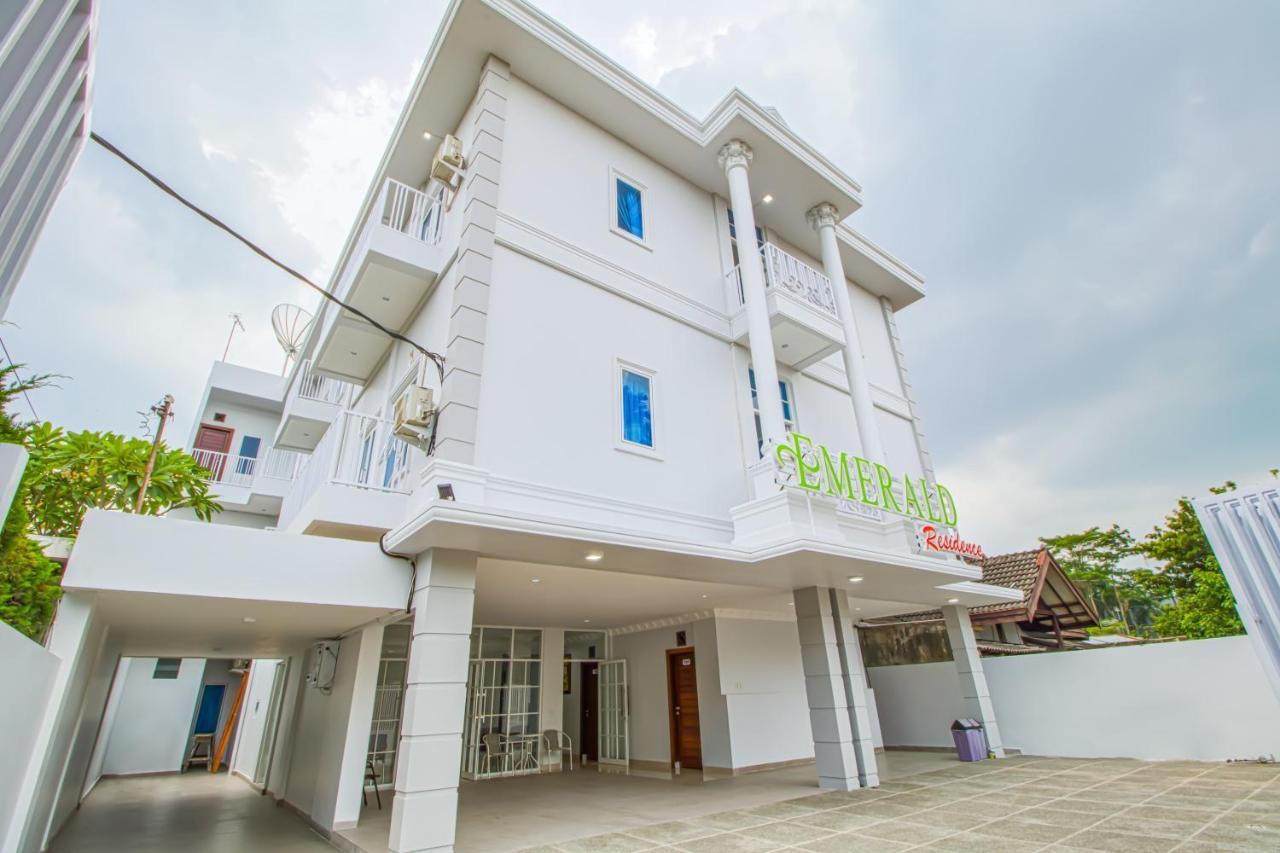 Emerald Residence Medan Exterior foto